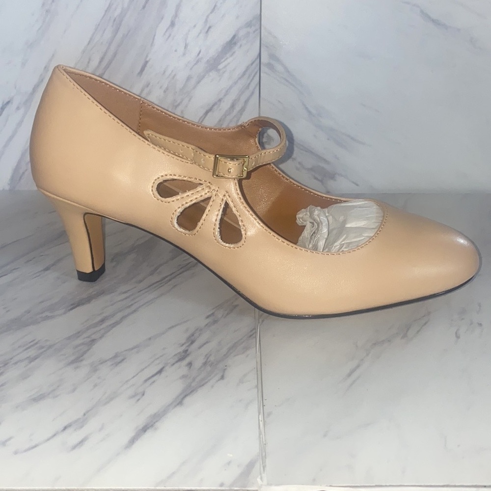 Mary Jane kitten heels